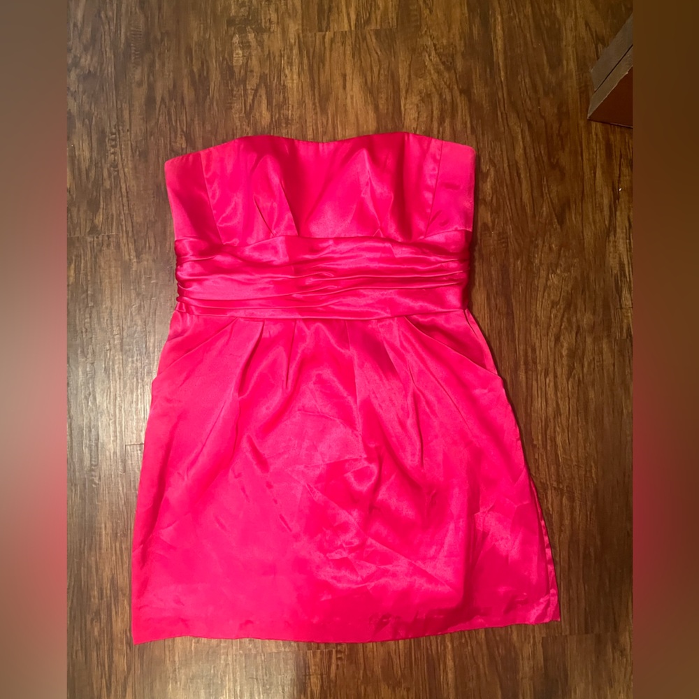 David’s Bridal Magenta Strapless Formal Mini Dress w/ front pockets Size 16.